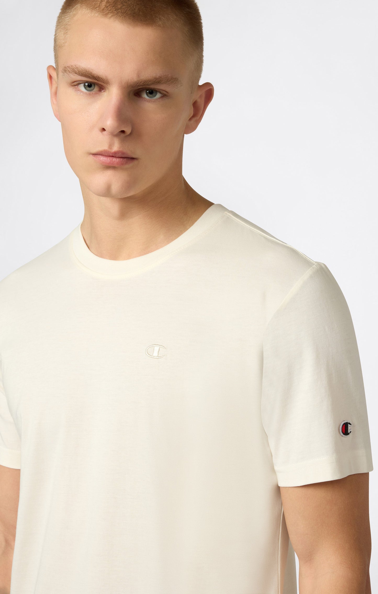 Herren-T-Shirt mit kleiner C-Stickerei und Logo-Icons